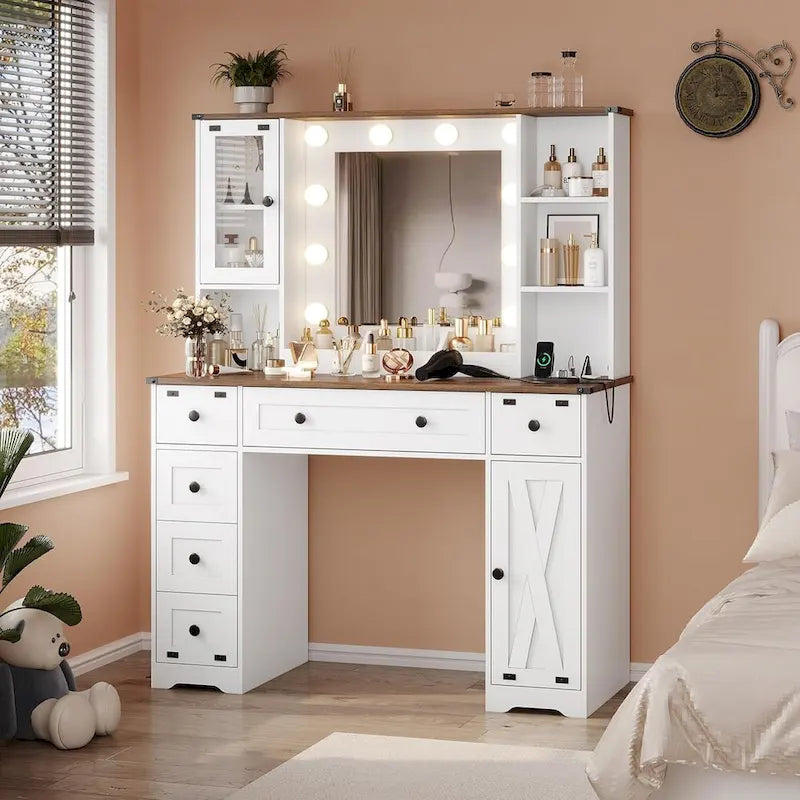 Coiffeuse avec grand miroir et ampoules lumineuses