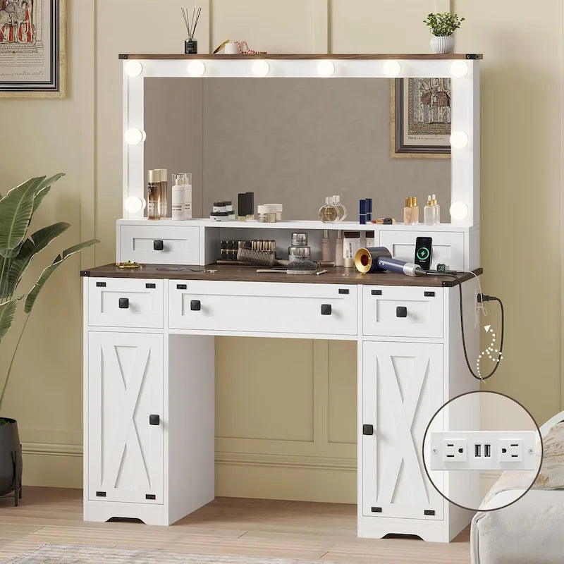 Coiffeuse avec grand miroir et ampoules lumineuses