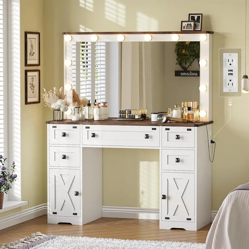 Coiffeuse avec grand miroir et ampoules lumineuses