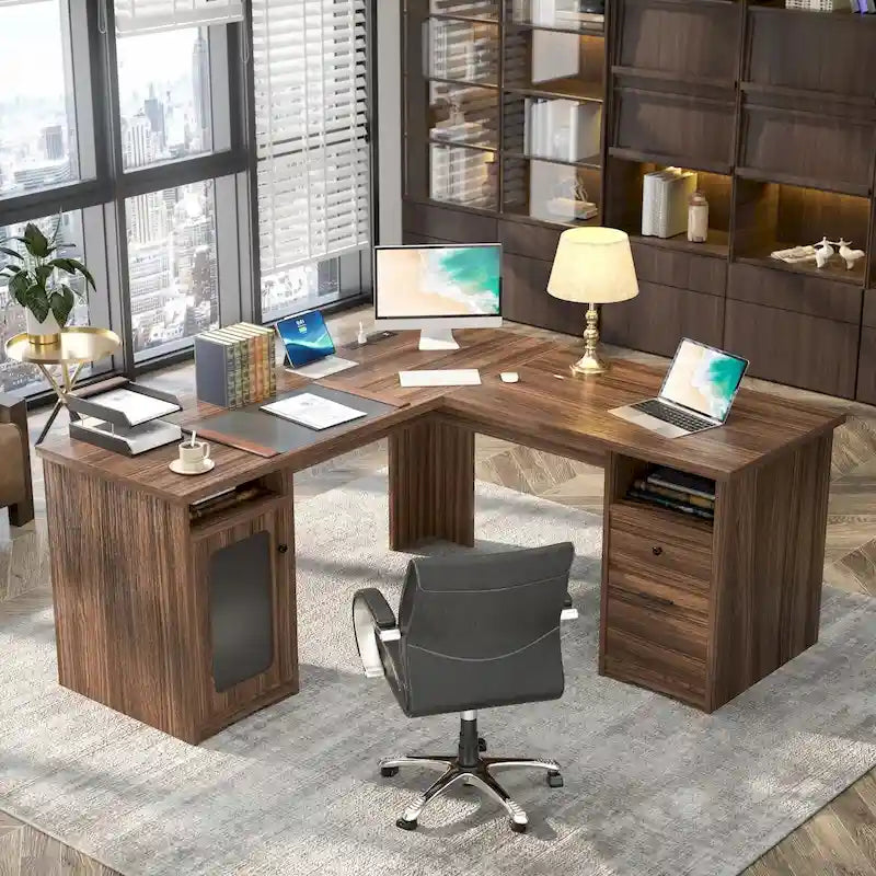 Bureau d'angle moderne de style ferme avec classeur et tiroirs, bureau de direction avec station de charge