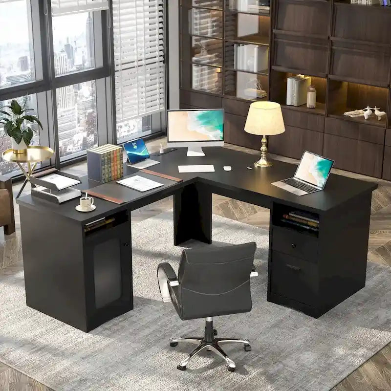 Bureau d'angle moderne de style ferme avec classeur et tiroirs, bureau de direction avec station de charge