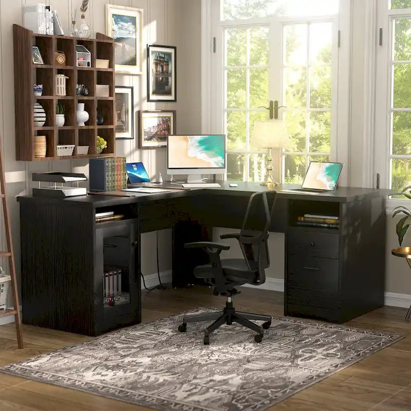 Bureau d'angle moderne de style ferme avec classeur et tiroirs, bureau de direction avec station de charge